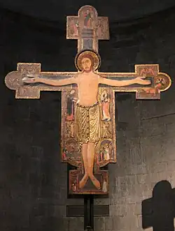 Croix (XIIIe siècle) au-dessus du maître-autel.