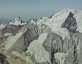 Piz Urlaun à droite.