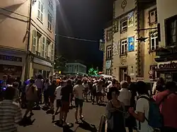 Photographie de la place et du monde présent dessus lors du festival la Pamparina.