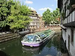 Vue de l'Ill et de la place Benjamin-Zix depuis le pont du Faisan