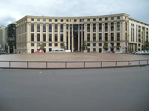 Place de Catalogne en 2010, fontaine Le Creuset du Temps.