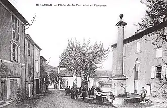 La fontaine au début du XXe&nbsp;siècle.