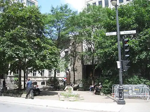 Description de l'image Place Frère André.jpg.