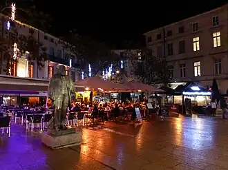 Décembre 2016, cafés et bars en soirée.