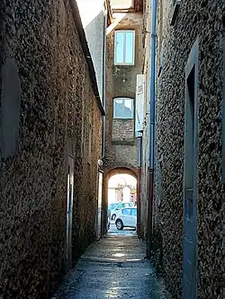 Passage Joseph-Pancaut, débouchant sur la place