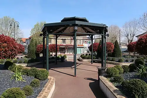 Kiosque place de la République, au cœur de la ville.