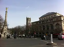 Théâtre de la Ville Sarah-Bernhardt et Place du Châtelet à Paris (4e arr), 6e sketch.