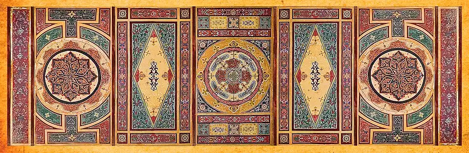 Les décorations du plafond du palais.