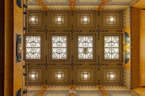 Les luminaires Art déco de la salle Youssef-Chahine.