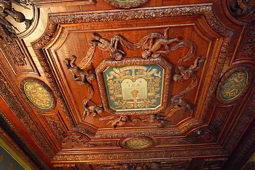 Plafond du salon bleu.