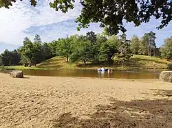 Plage du plan d'eau d'Auriac en Corrèze