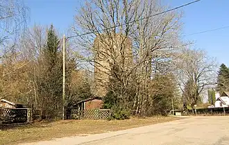 Les vestiges de l'ancien château d'eau de la Plaine, hameau de Diespach.
