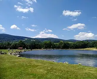 Plan d'eau de la Roche.