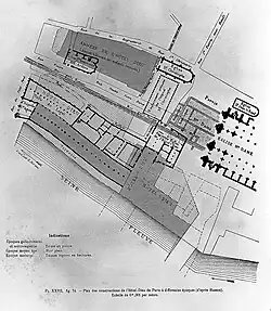Plan montrant les agrandissements successifs du parvis entre le XIIe&nbsp;siècle et la fin du XIXe&nbsp;siècle.