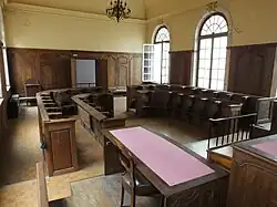 Plan large de la salle du 1er&nbsp;étage (le tribunal)