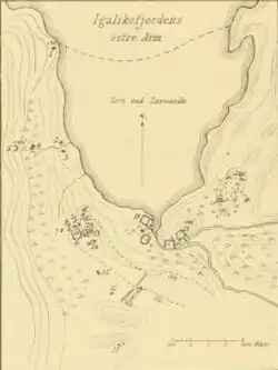 Dessin en noir et blanc représentant un plan au sol d'anciens bâtiments.