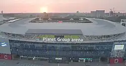 Planet Group arena au couché de soleil