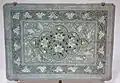 Plaque, grès à décor incrusté sous couverte céladon. XIIIe. Musée des beaux-arts de Boston