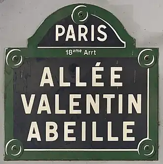 Voir la plaque.