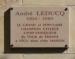 Plaque au no&nbsp;19.