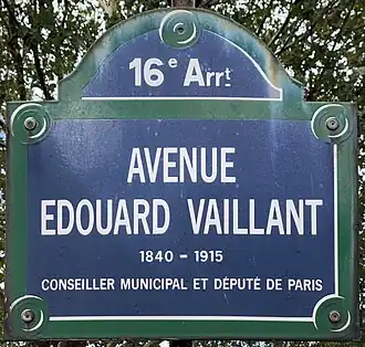 Voir la plaque.