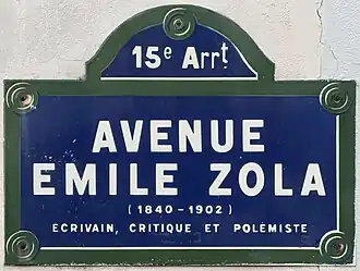 Voir la plaque.