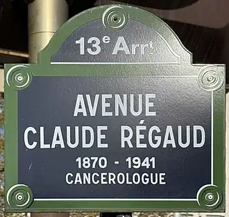 Voir la plaque.
