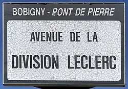 Plaque de l'avenue à Bobigny.