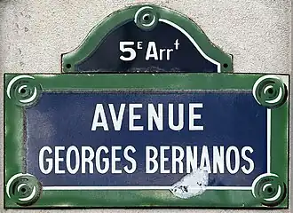 Voir la plaque.