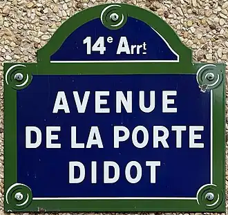 Voir la plaque.