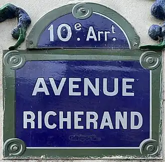 Voir la plaque.