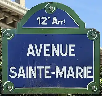 Voir la plaque.