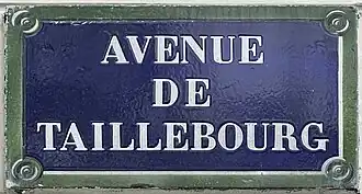 Voir la plaque.