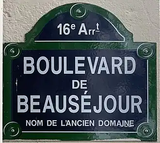 Voir la plaque.