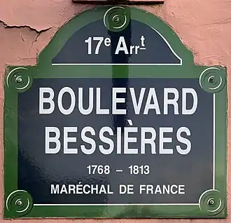 Voir la plaque.