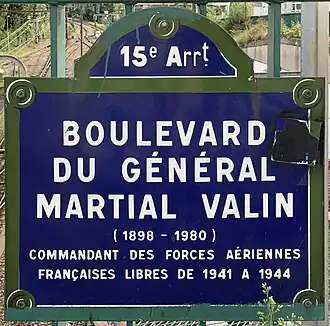 Voir la plaque.
