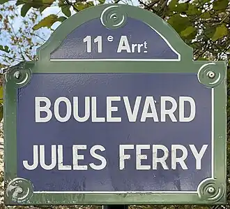 Voir la plaque.