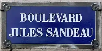 Voir la plaque.