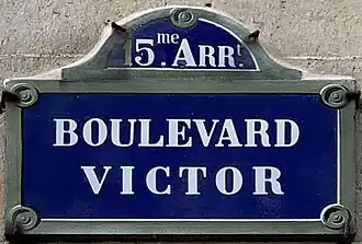 Voir la plaque.