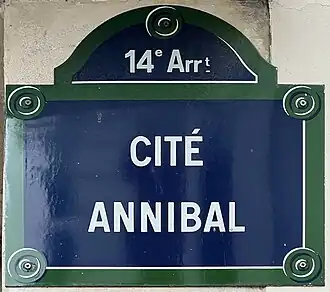 Voir la plaque.