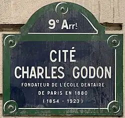 Voir la plaque.