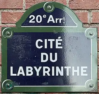 Voir la plaque.