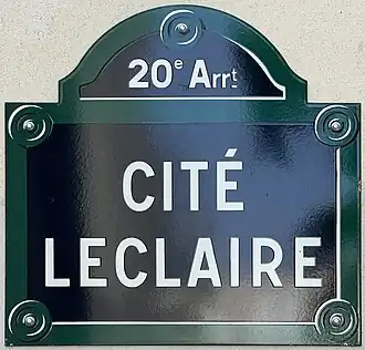 Voir la plaque.