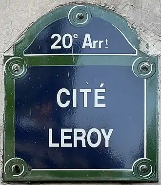 Voir la plaque.