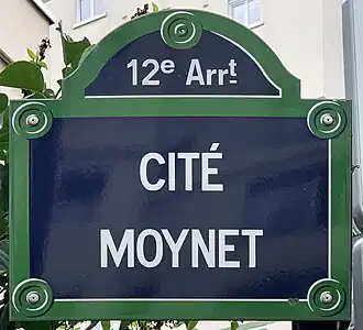 Voir la plaque.