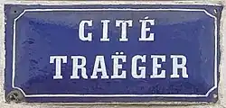 Voir la plaque.