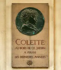 Plaque Colette au Palais-Royal, passage du Perron.