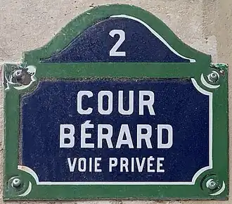 Voir la plaque.