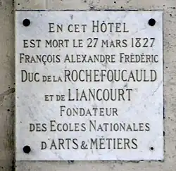 Plaque à la mémoire de François Alexandre Frédéric de La Rochefoucauld-Liancourt au no&nbsp;9.