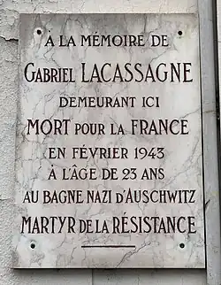 Photo couleur. Plaque commémorative.
